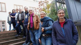 Hinter jedem dieser Gesichter stehen viele weitere Ehrenamtliche, die sich in der Flüchtlingshilfe im gesamten Kreisgebiet engagieren. Unser Bild zeigt von links: Marieta Hiller (Helferkreis Lautertal), Deniz Inal (Migrationsdienst Bergstraße), Jeanette Baumung (katholische Gemeindereferentin), Vladimir Buyev (Integrationslotse Stadt Bensheim), Harry Hegenbarth (Welcome to Bensheim), Peter Hetzler (Babbeltreff), Kristina Imhof-Schoenherr (Welcome to Bensheim) und Burghard Klatt (Flüchtlingshilfe Heppenheim).