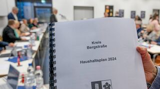 Der Bergsträßer Finanzdezernent Matthias Schimpf brachte bei der gestrigen Kreistagssitzung den Haushaltsplanentwurf 2024 ein.