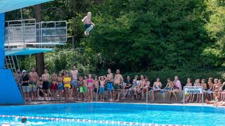 Die Lorscher sind stolz auf ihr Waldschwimmbad. Für viele zählt es zu den schönsten Freibädern in der Umgebung.  Archivbild: