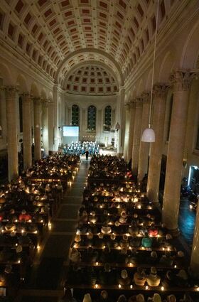 Die „Adventsmusik bei Kerzenschein“ in der Stadtkirche Sankt Georg war klanglich wie optisch wieder ein besonderes Erlebnis.