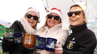 Das kulinarische Angebot war groß. Der Reichenbacher Kerweverein bot zum Beispiel einen Weihnachtslikör mit Pfirsich, Sahne und Zimt.