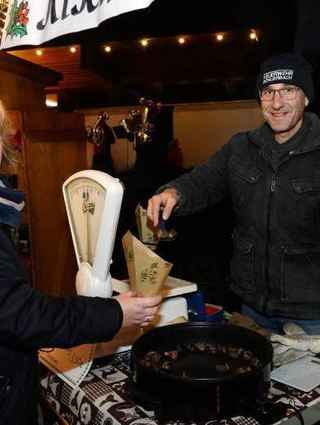 Kulinarisch verwöhnt wurden die Besucher unter anderem mit „Geräischde Kischde“ (heißen Maronen).