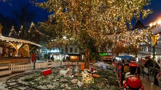 Der Bensheimer Weihnachtsmarkt mit Riesentanne.