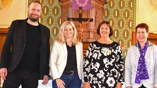 Die Kindergarten-Koordinatorin Ursula Kindinger-Bickel (Dritte von links) wurde von Pfarrer Jan Scheunemann, ihrer Nachfolgerin Jasmin Schäfer und der Vorsitzenden des Kirchenvorstandes Ingeborg Eichhorn (rechts) verabschiedet.