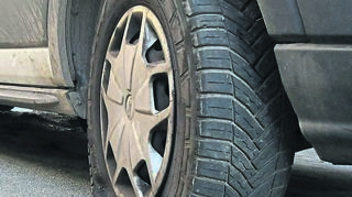 Immer häufiger werden in Heppenheim Auto-Reifen zerstochen – zum Leid der Anwohner.