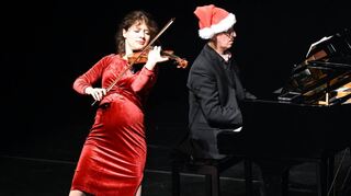 Caroline Adomeit und Stanislav Rosenberg begeisterten beim Weihnachtskonzert im Bensheimer Parktheater.