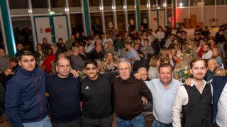 bbe, FSG Bensheim, Weihnachtsfeier im Kronepark mit Ehrungen, von links: 10 Jahre Encer Reqica
25 Jahre Ingo Quentin
10 Jahre Berke Dumrul
10 Jahre Jörg Schwindt
10 Jahre Bernd Klossek
25 Jahre Manuel Danzberger
Vorsitzender Uwe Danzberger
50 Jahre Ursula Fuchs
,, Bild: Thomas Neu