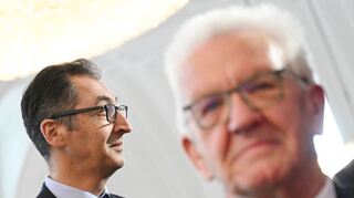 Die Nachfolge von Winfried Kretschmann (rechts) als Ministerpräsident von Baden-Württemberg könnte im kommenden Jahr geregelt werden. Bundeslandwirtschaftsminister Cem Özdemir (links) gilt als Favorit.