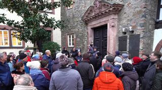 Zwischen den Jahren: Der Geschichtsverein Zwingenberg hatte zu einer Stadtführung eingeladen, die sich um das Thema Raunächte drehte.