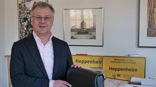 Heppenheims Bürgermeister Rainer Burelbach wurde mit klarer Mehrheit für seine dritte Amtszeit gewählt, in der auch im neuen Jahr einige Herausforderungen auf ihn und die weiteren Entscheidungsträger der Kreisstadt warten.