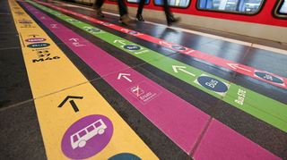 Die Riedbahn zwischen Frankfurt und Mannheim ist bis zum 22. Januar 2024 gesperrt. Reisende müssen auf Busse ausweichen.