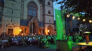 Man darf gespannt sein, was sich auf dem Kirchplatz vor Sankt Peter dieses Jahr tut, besonders bei den Gassensensationen im Juli.