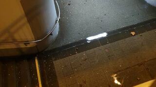 Wieder steht Wasser in der Unterführung am Bahnhof.