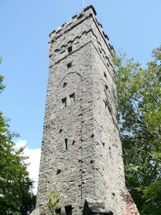 Der Ohlyturm auf dem Felsberg erinnert mit seinem Namen an den ehemaligen Darmstädter Bürgermeister und Vorsitzendenden des OWK Albrecht Ohly.