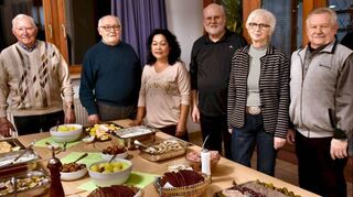 Am Büffet (von links): Anton Gutschalk, Vorsitzender Willi Schäfer, Evelyn Hartnagel, Albert Grieser, Gerda Heil, Hermann Heinbach.