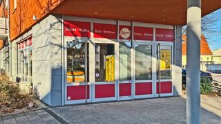 Post und Bäckerei Moser im Dreispitzgebäude an der Ecke Hauptstraße / Ludwig-Jahn-Straße in Einhausen Nord sind geschlossen. Kunden stehen seit Jahresbeginn vor verschlossenen Türen. Nun wird die Postfiliale wieder öffnen.
