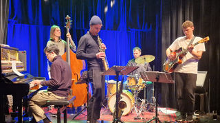 Bjarne Sitzmann (r.) mit seinem Quintett in der Klapsmühl.
