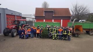 Nach getaner Arbeit stellte sich ein Teil der Sammel-Mannschaft zum Gruppenfoto auf.