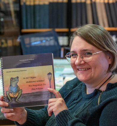 Christiane Weis hat ein neues Kinderbuch geschrieben: „Günter Schleimig präsentiert: In 10 Tagen stramme Waden. Ein Programm für fitte Frösche“
