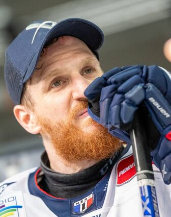 Nachdenklich: Verteidiger Korbinian Holzer sieht die Adler Mannheim auf dem richtigen Weg und möchte nun in den Heimspielen „das Maximale“ herausholen.