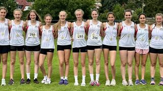 Die AKG-Leichtathletik-Mädchen der Wk III krönten eine starke Saison mit dem Gewinn der Landesmeisterschaft und der Qualifikation für das Bundesfinale.