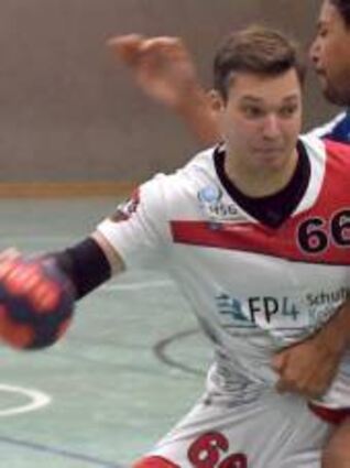 Handball Männer HSG Bensheim Auerbach - ESG Crumstadt Philipp Kuch (Bensh.) am Ball.