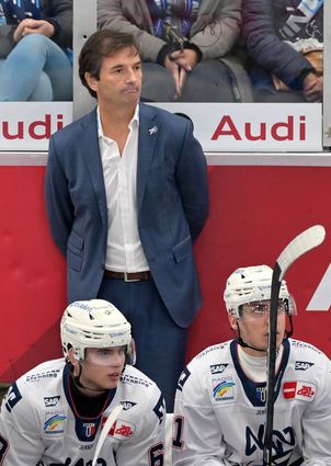 Trainer Dallas Eakins steckt seine ganze Energie in die Arbeit bei den Adlern – aber wie lange noch?