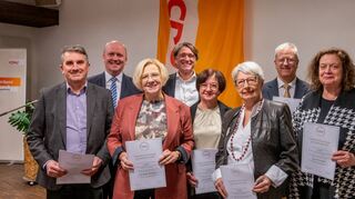 bzw,CDU Neujahrsempfang inm Diefenbachsaal des Bunten Löwen, Ehrungen (von links): Dr. Andreas Kovar (40), Staatssekretär Uwe Becker, Birgit Heitland (25), Vorsitzender Dr. Sebastian Clever, Ingrid Germann (25), Waltraud Knapp (50),Günther Kalscheuer (25), Doris Raab (15),  ,, Bild: Thomas Neu