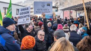 Am Samstag kamen in Weinheim nach Schätzungen der Stadt an die 1000 Menschen zur Kundgebung „Nie wieder ist jetzt“.