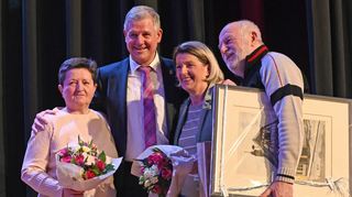 Das „Alte Rathaus“, bewirtschaftet von Familie Pandzic, war 36 Jahre lang eine Institution in Einhausen. Die Gäste seien mit guter Küche und Freundlichkeit verwöhnt worden, unterstrich Bürgermeister Glanzner.