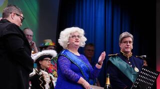 Royaler Besuch im Bensheimer Bürgerhaus: King Charles und Camilla (Petra Petermann und Jürgen Schröder) beehrten die BKG.