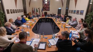 Vertreterinen und Vertreter der Bensheimer Freundeskreis trafen sich mit der Verwaltungsspitze und dem Eigenbetrieb Stadtkultur im Rathaus.