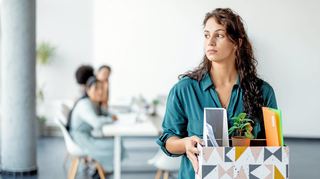 Wer sich mit seinem Arbeitgeber auf einen Aufhebungsvertrag geeinigt hat, sollte nicht direkt den ersten vorgelegten Entwurf unterschreiben.