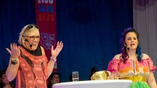 Mit dem Nerven am Ende: Ulrike Meyer (li.) und Carina Pongratz klagten ihr Leid über das schwere Leben mit einem Rentner als Ehemann.