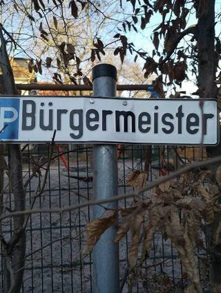 Sein Einhäuser Amtskollege dürfe gern auch den „Bürgermeister“-Stellplatz in Lorsch nutzen, bot Bürgermeister Schönung an.