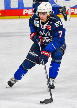 Laufstarker Spieler: Verteidiger John Gilmour ist bei den Adler-Spielen auf der ganzen Eisfläche zu finden.
