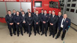 Unser Bild zeigt den Vorstand und den Feuerwehrausschuss des Feuerwehrvereins. Beide Gremien wurden neu gewählt.