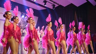 Das Showballett sowie die Vegas-Revue mit Elvis sorgten im zweiten Teil des vierstündigen Programms für stimmungsvolle Unterhaltung.