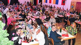 Volle Hütte: Die Elferratssitzung der SG Gronau sorgte für bestens gelaunte Gäste am Wochenende im Dorfgemeinschaftshaus.