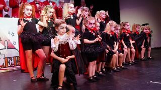Die kleinen Vampire des Kinderballetts hatten einen fantasievollen Auftritt.