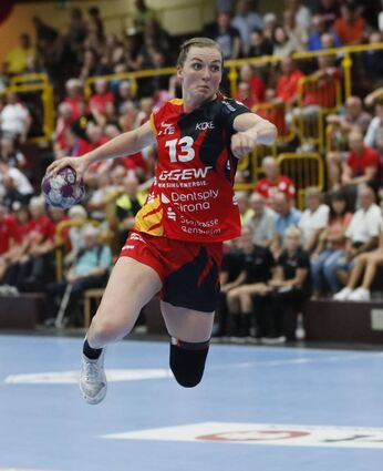 Die Flames treten zum Bundesliga-Schlager beim Thüringer HC an. Im Hinspiel gab’s ein 30:29; hier erzielt Alicia Soffel eines ihrer vier Tore in diesem Spiel.