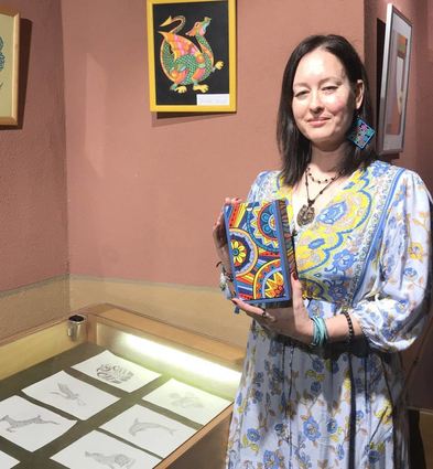 Eine Sonderschau im Drachenmuseum zeigt Malerei und Kreativtechnik der Ukrainerin Oxana Aristova.