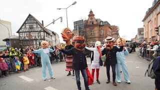 Die Schwellköpp gehören beim traditionellen Fastnachtsumzug in Heppenheim einfach dazu. Am Sonntag ist es wieder soweit und die Narren machen die Kreisstadt unsicher.