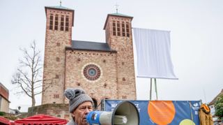 Jürgen Noll möchte mit seiner BI eine Bebauung vor der Stadtkirche Sankt Georg verhindern.