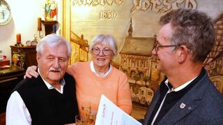 Lorschs Bürgermeister Christian Schönung gratulierte dem Ehepaar mit den Worten: „Es ist gut, dass wir Euch haben!“