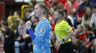 Der Einsatz von Flames-Torhüterin Helen van Beurden (hier beim Europapokal-Hinspiel im November) heute im Heimspiel gegen den VfL Oldenburg ist gefährdet.