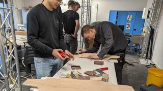 Die Schüler der Projektgruppe „Handwerk“ erstellten aus Holz sogenannte Longboards.