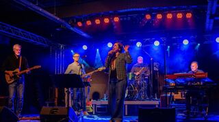 Die Elville Bluesband aus dem pfälzischen Ellerstadt war mit Fatma Tazegül und Thomas Heinen am Dienstagabend zu Gast im Bensheimer Musiktheater Rex.