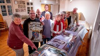 Die Mitglieder der Fehlheimer Stadtteildokumentation haben sich zum Informationsaustausch im alten Rathaus getroffen.