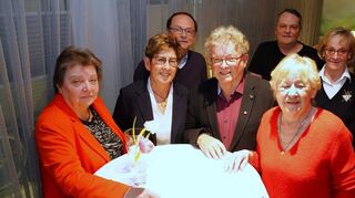 Das wiedergewählte Vorstandsteam des deutsch-polnischen Freundschaftskreises (v.l.): Jeanette Spielmann, Danuta Deppert, Adrian Köhler, Vorsitzender Hans Seibert, Paul Iwanowic, zweite Vorsitzende Wera Grimm und Hilde Deppert.